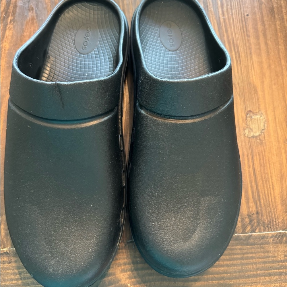 Men’s OOFOS OOCloog Black Recovery Slip On Mule Shoes